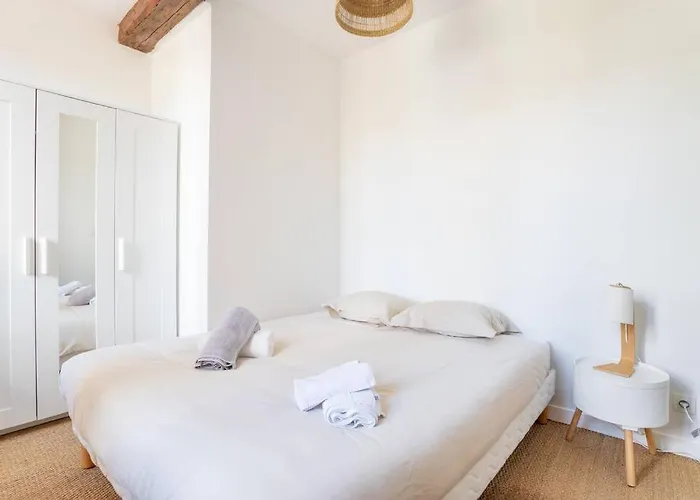 Spacieux Et Fonctionnel - Centre 아파트